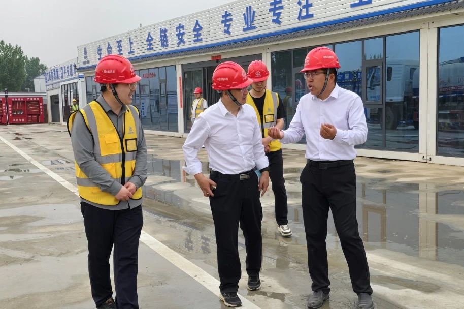 公司黨委書記、董事長高學武到啟動區項目檢查指導工作.jpg